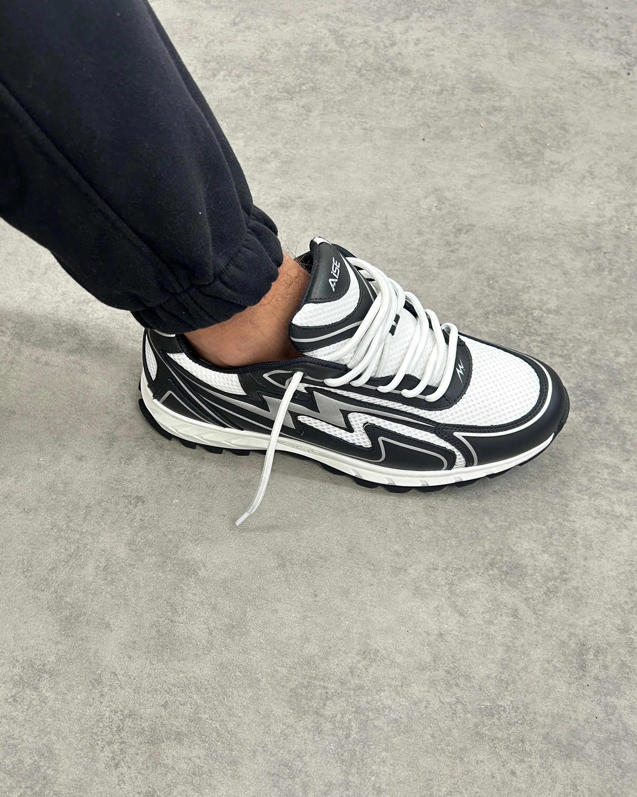 Aise Cosmo Runner Oreo (Exceed Exclusive)