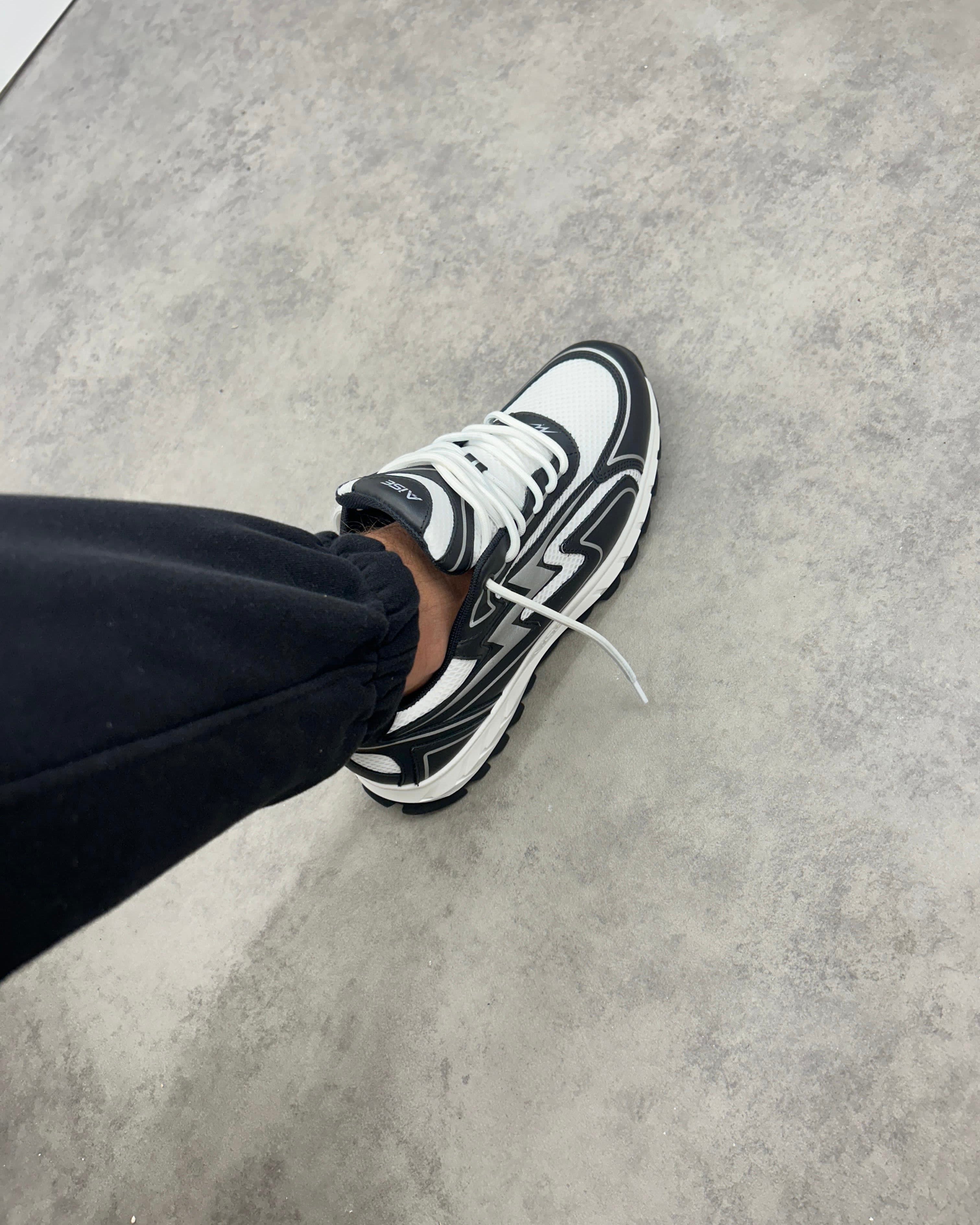 Aise Cosmo Runner Oreo (Exceed Exclusive)