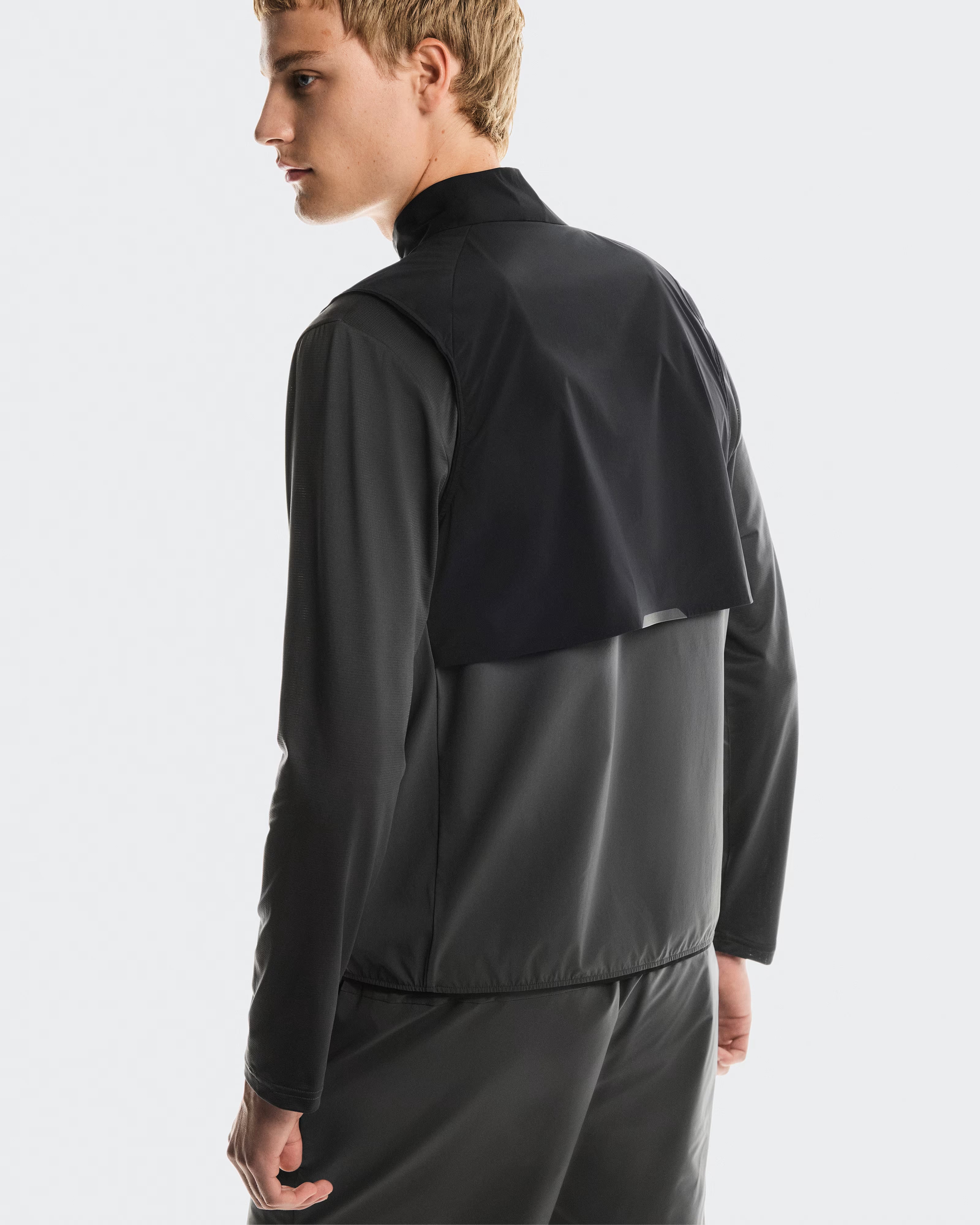 On Running Weather Vest Black Eclipse