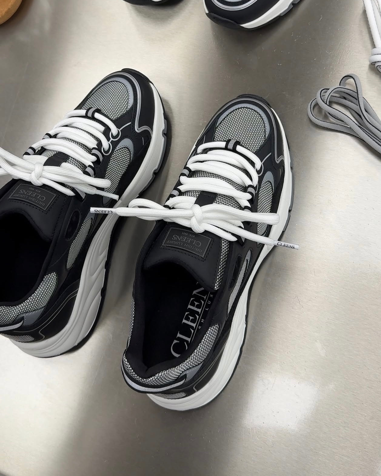 Cleens Pulse Runner Graphite