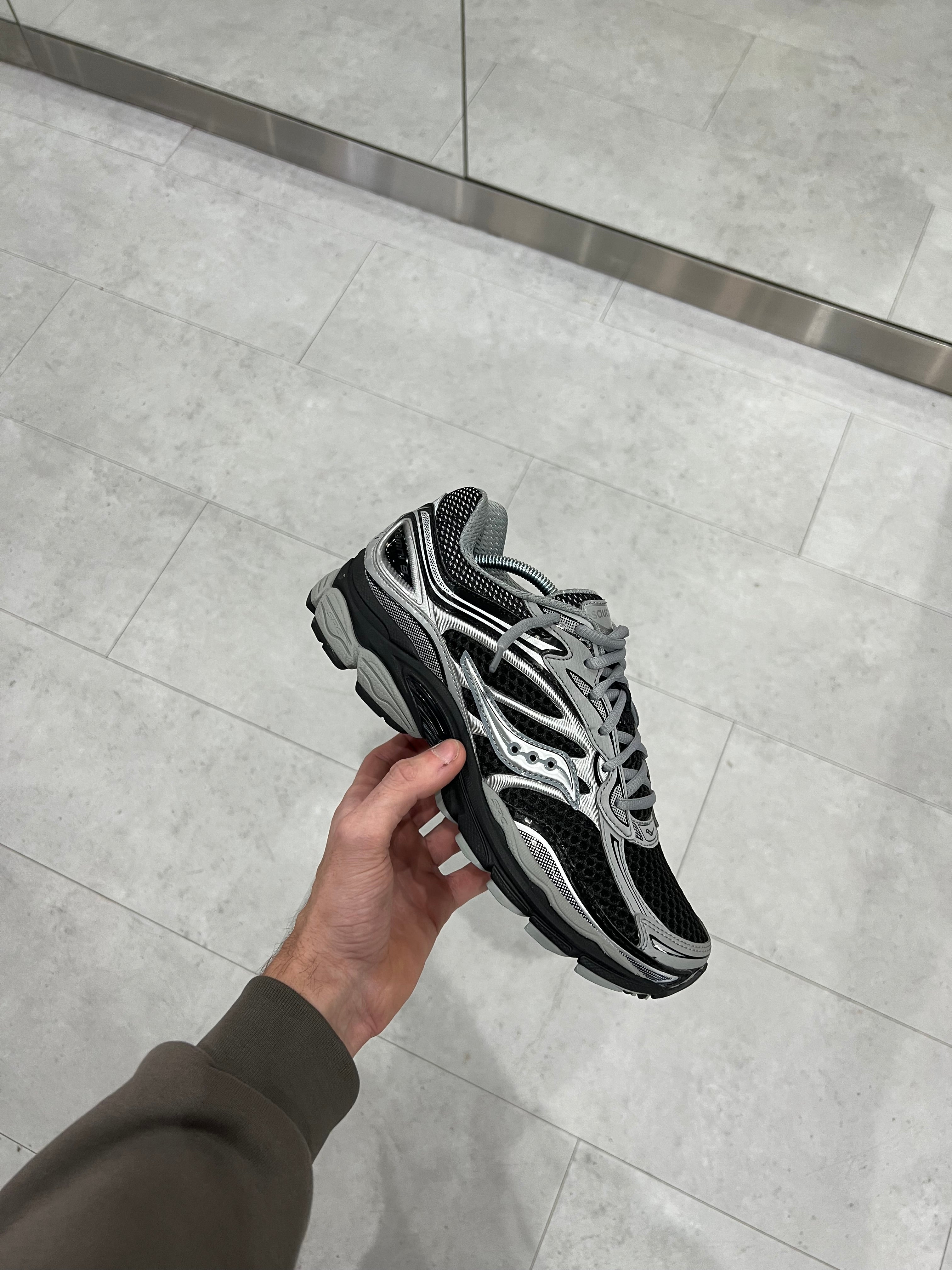 Saucony ProGrid Omni 9 Black/Silver