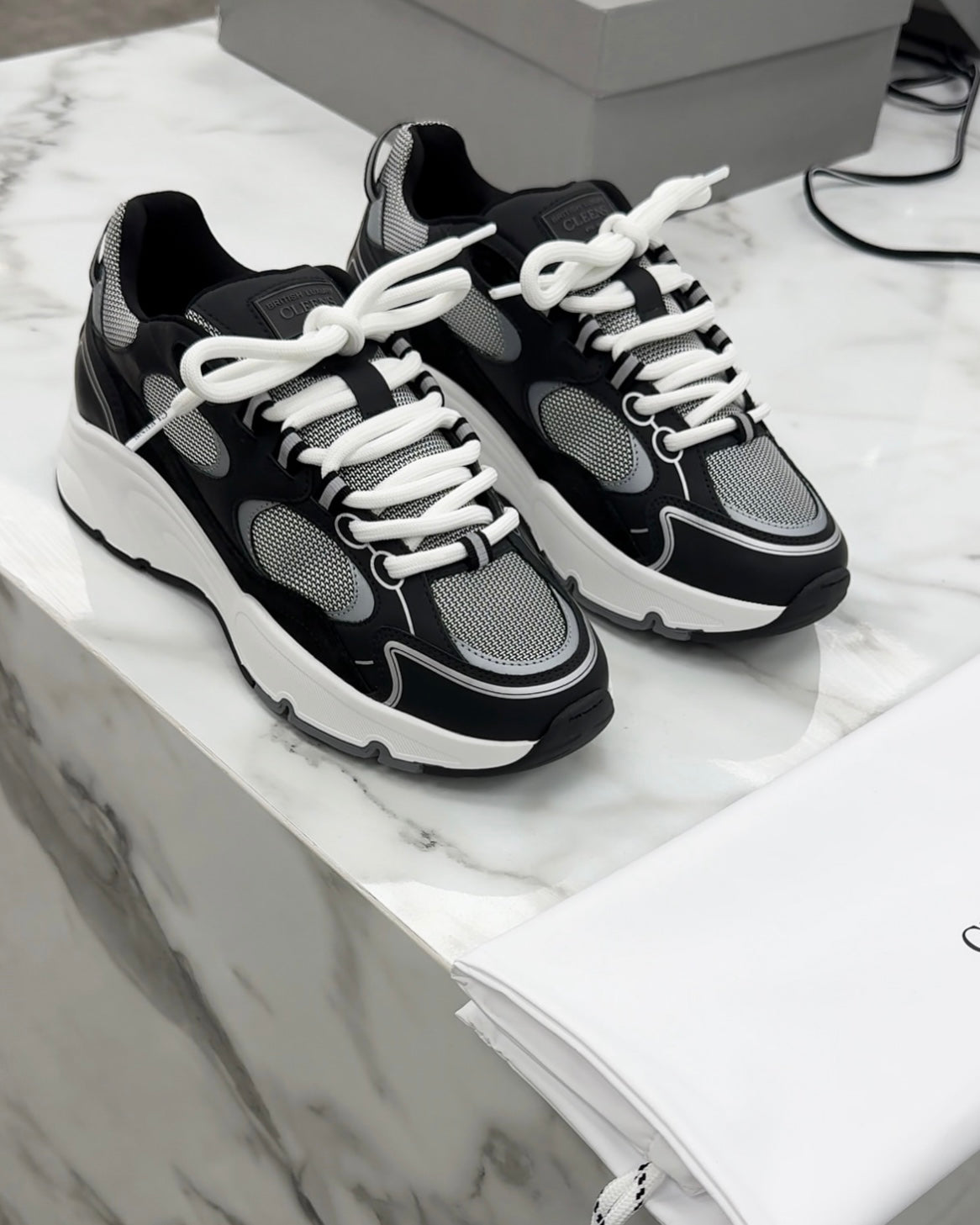 Cleens Pulse Runner Graphite