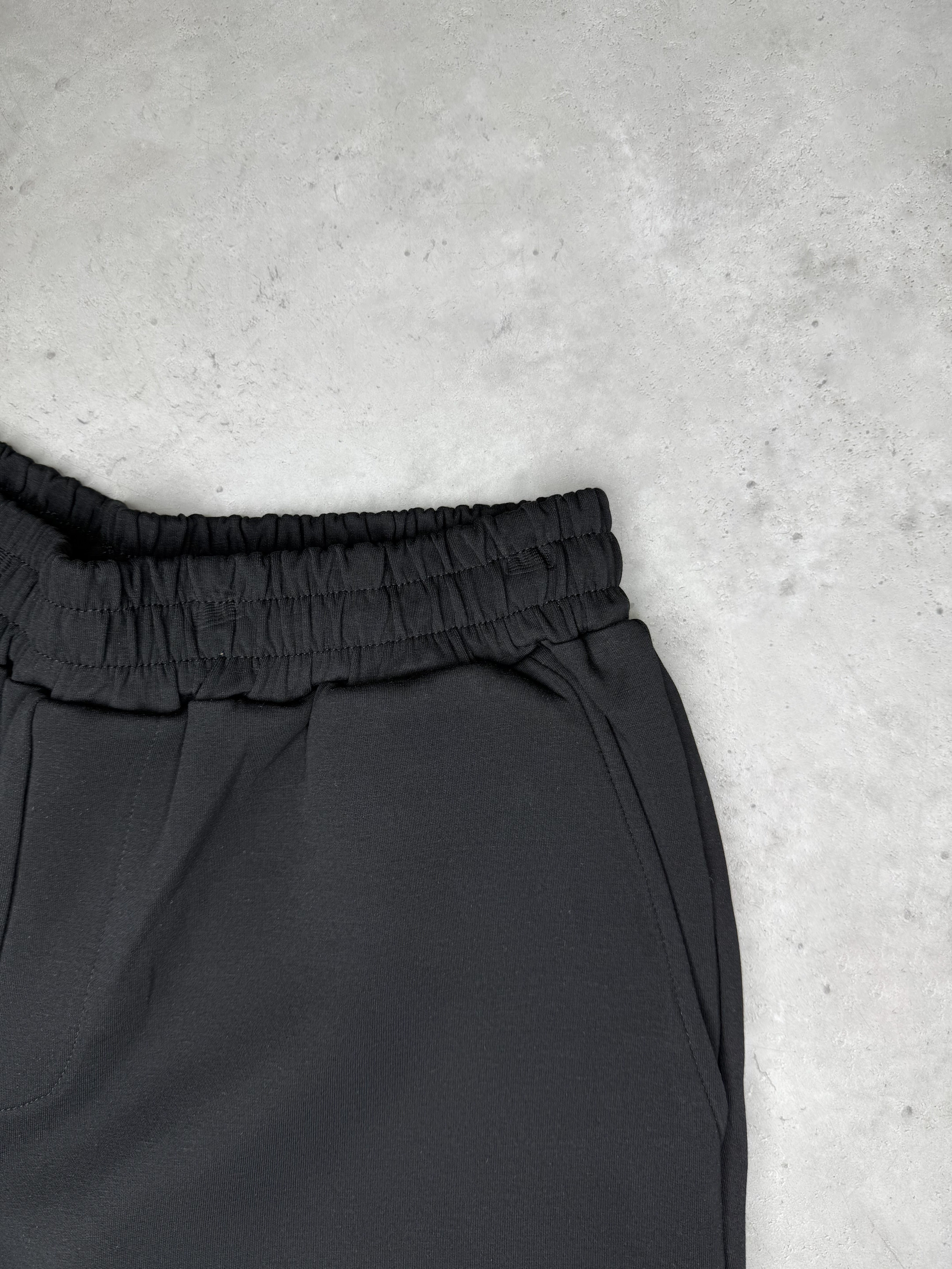 Exceed Luxe Relaxed Short - Black