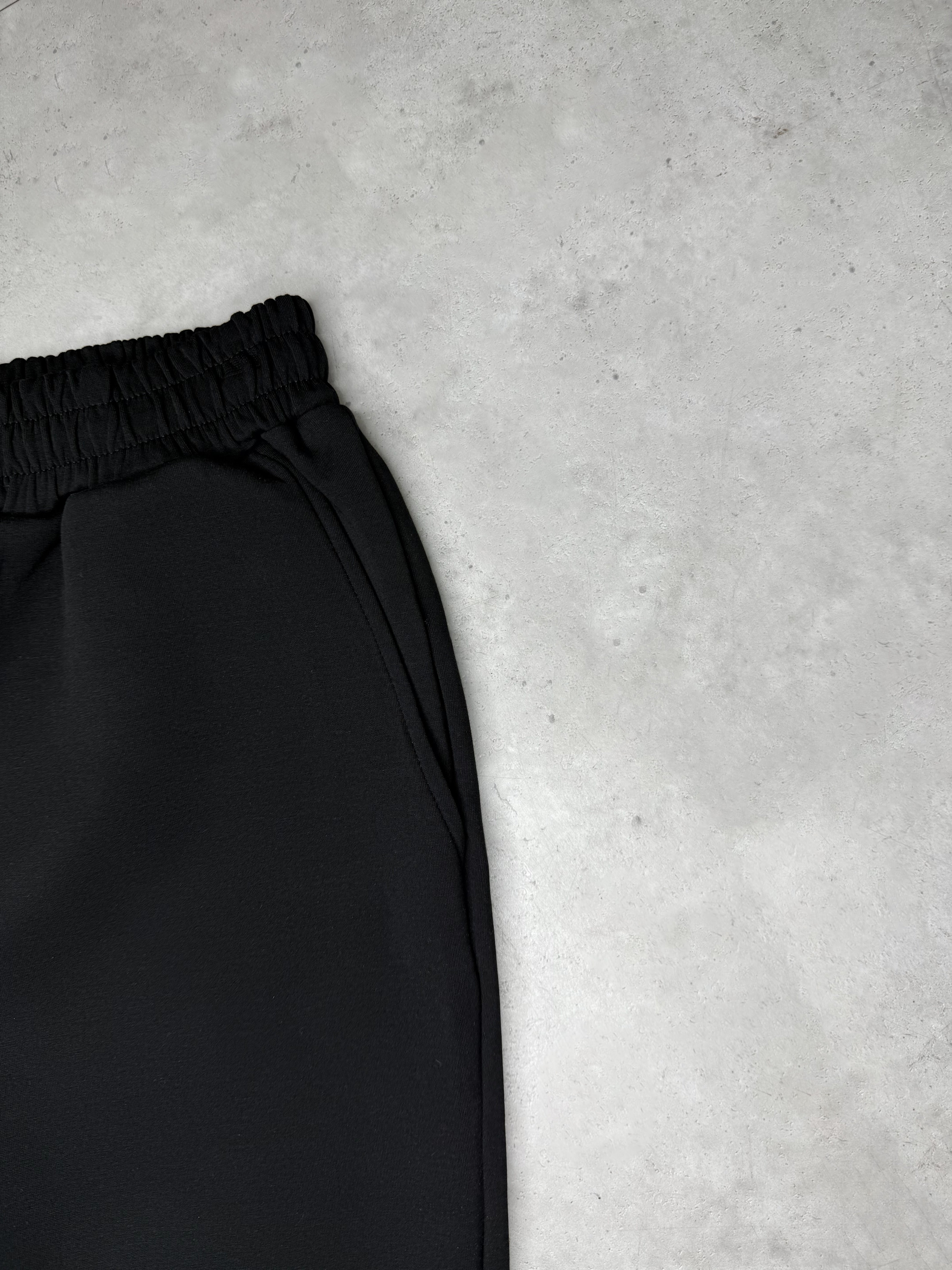 Exceed Luxe Relaxed Short - Black