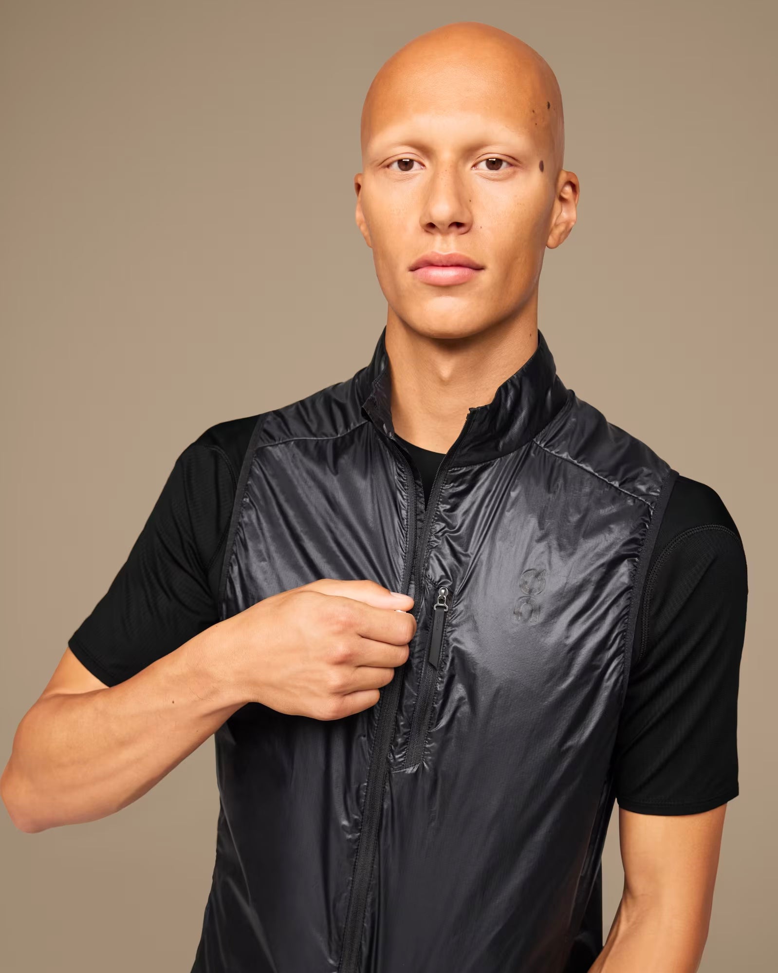 On Running Weather Vest Black