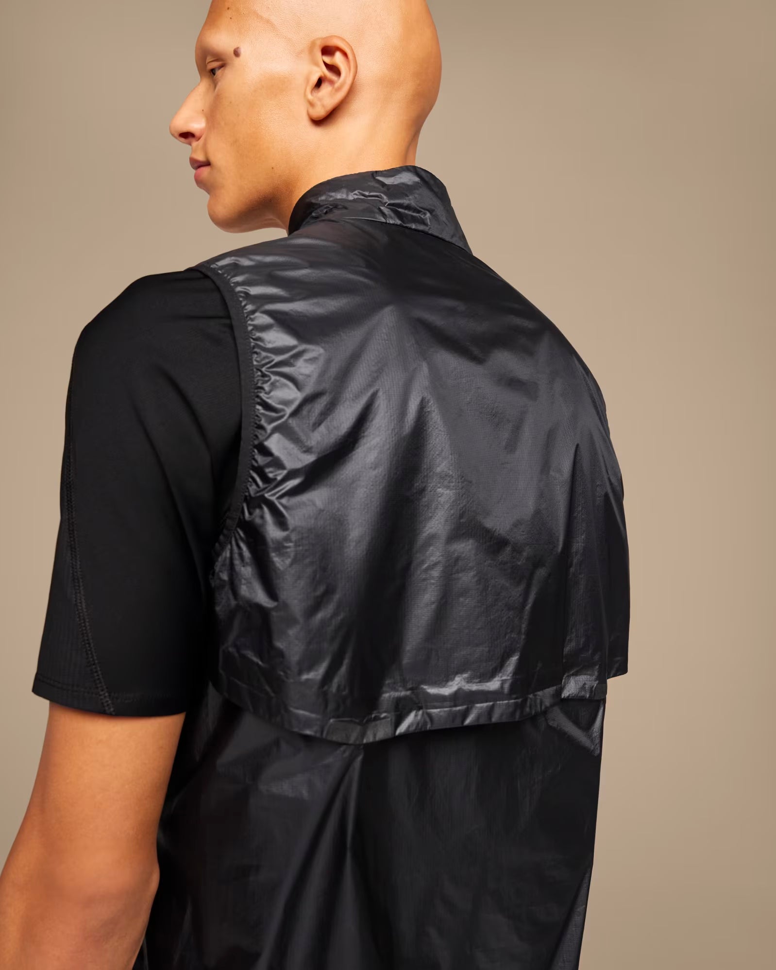 On Running Weather Vest Black