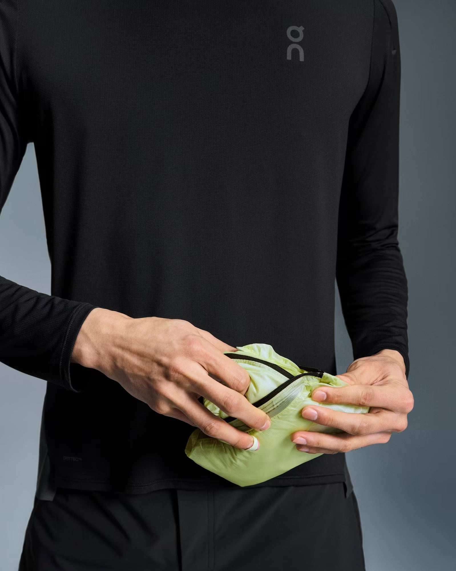 On Running Weather Vest Hay