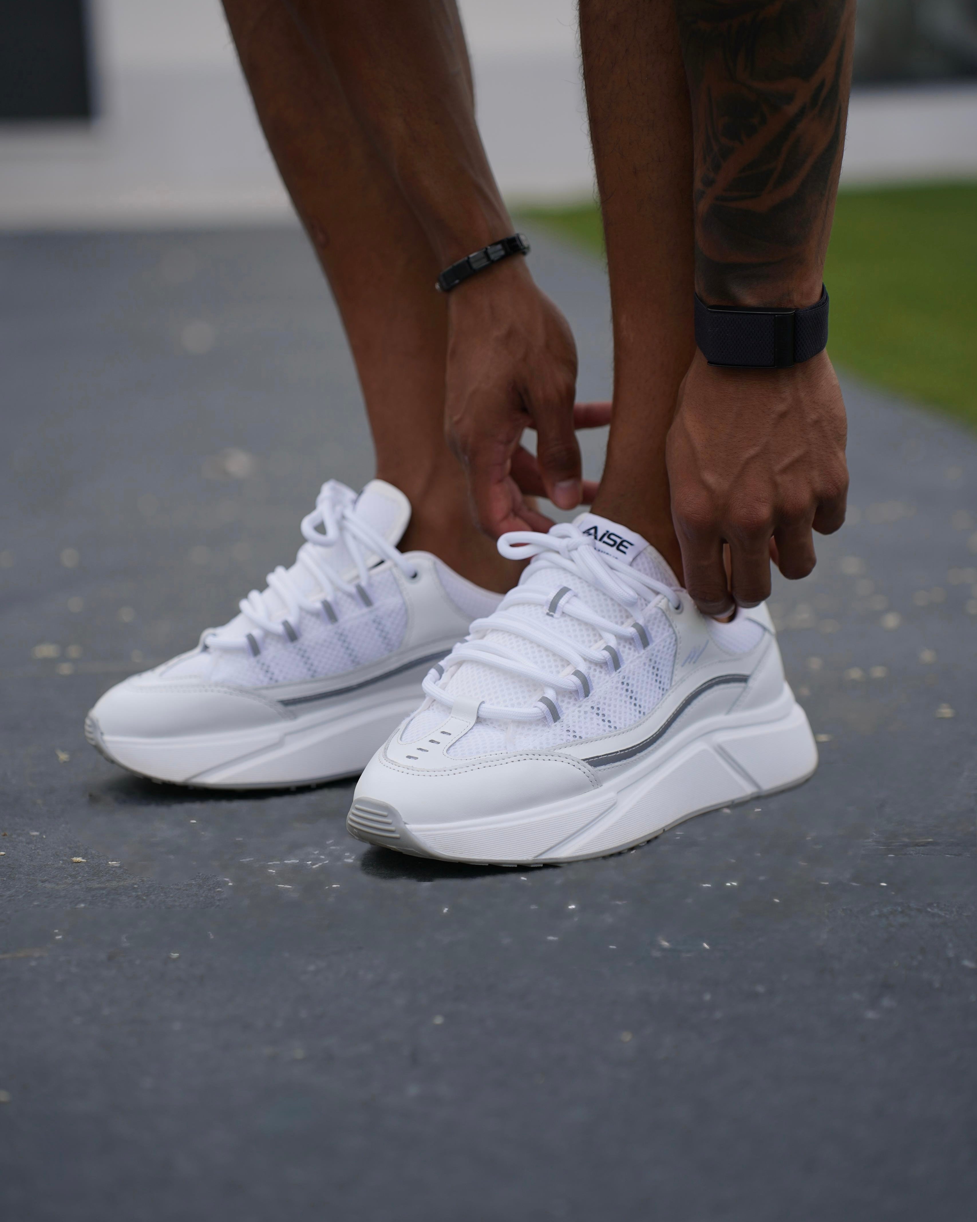Aise White Nexo Runner