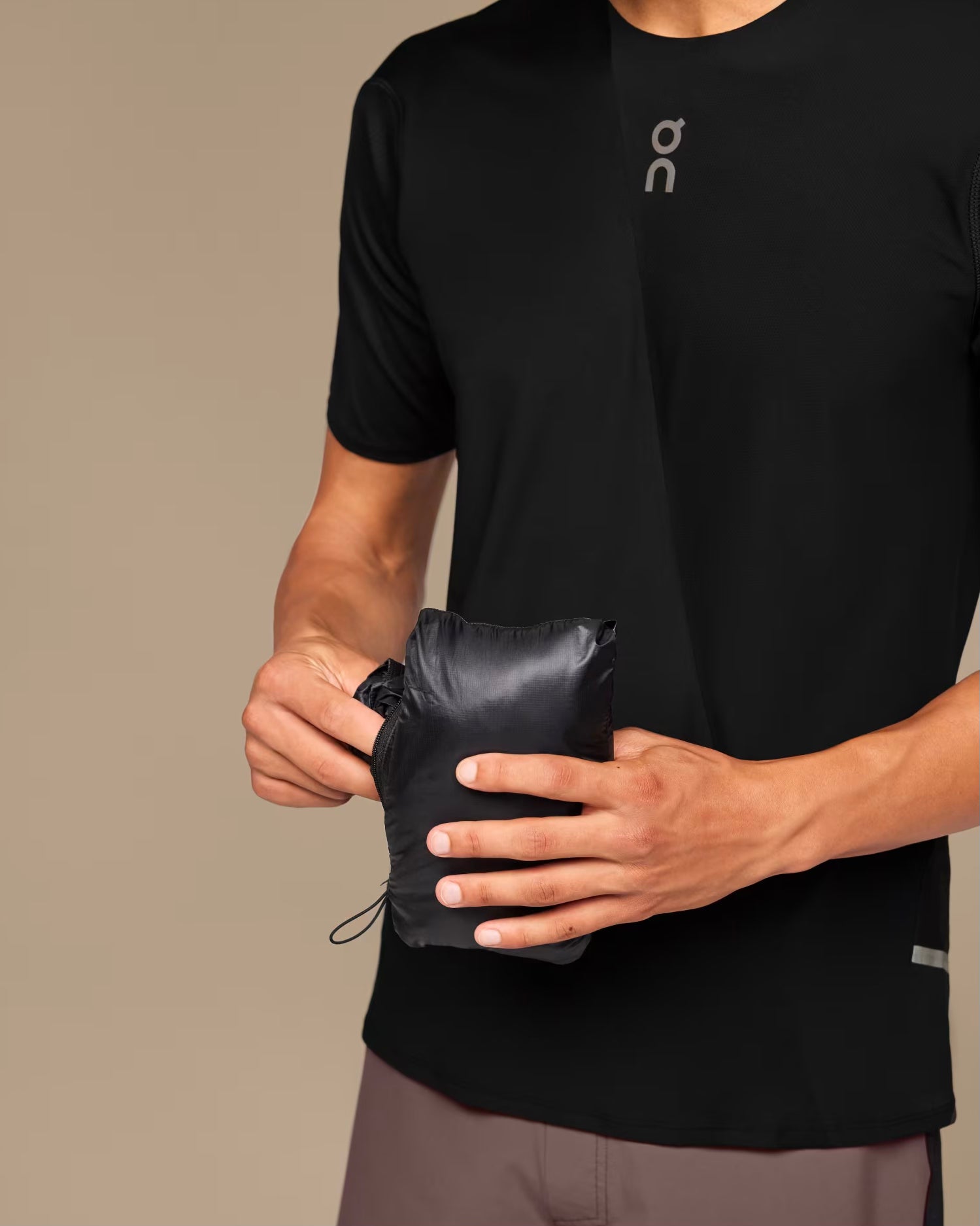 On Running Weather Vest Black