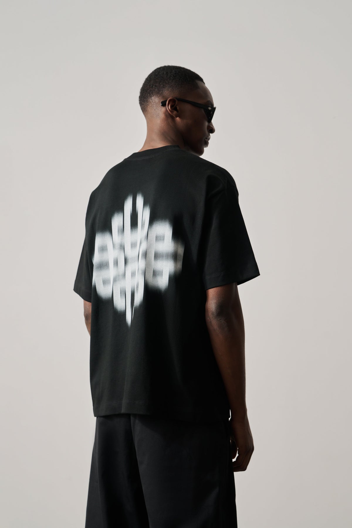 Couture Club Motion Blurred Emblem T-Shirt - Black
