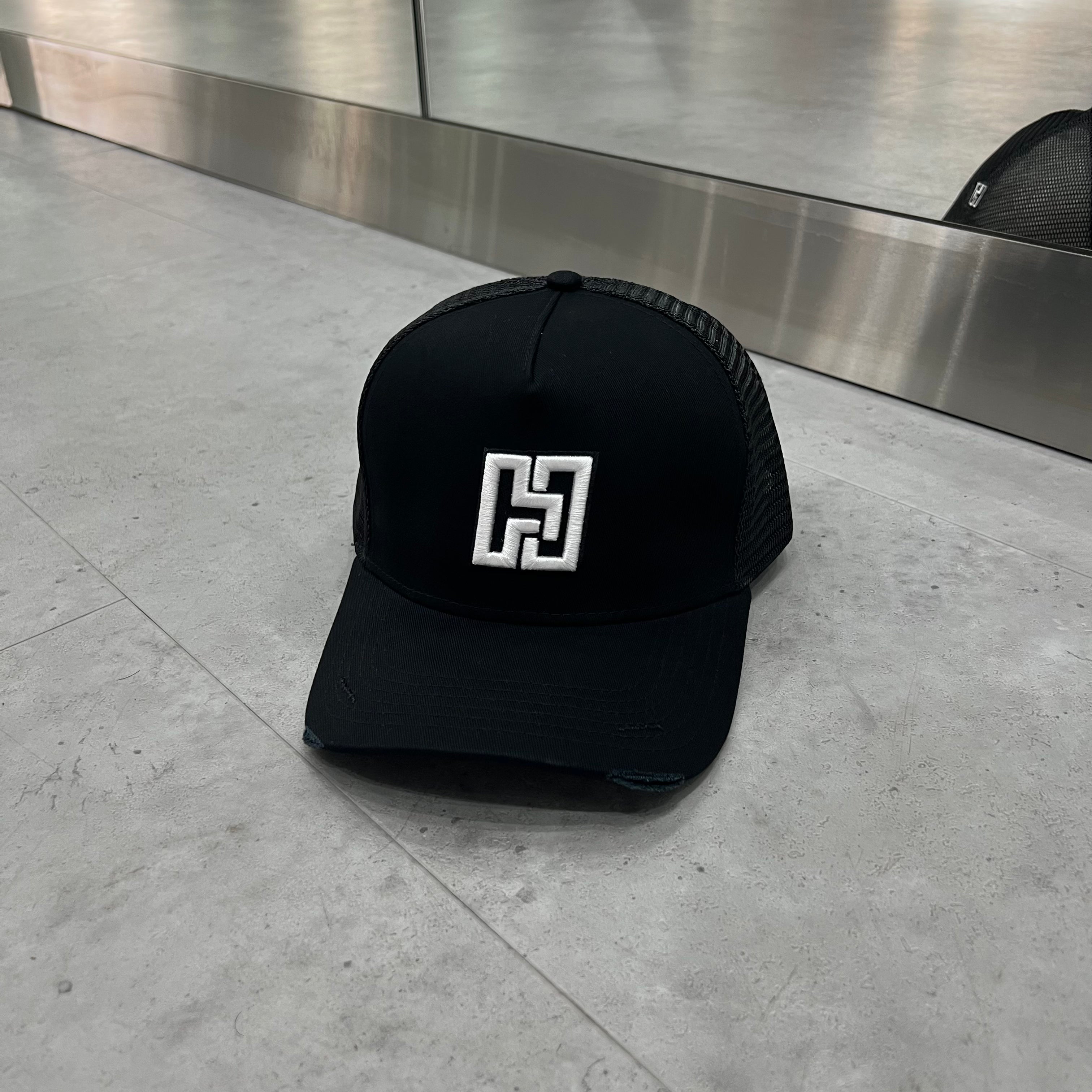 Hierarchy Trucker Cap Black / White H